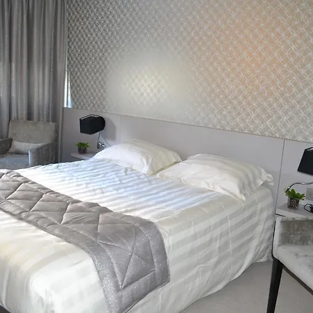 Hotel De Guyenne 2*